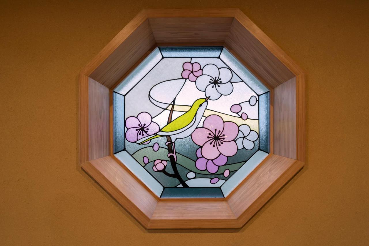 Kyoto Umekoij Kadensho Hotel Eksteriør billede A stained glass window in a home